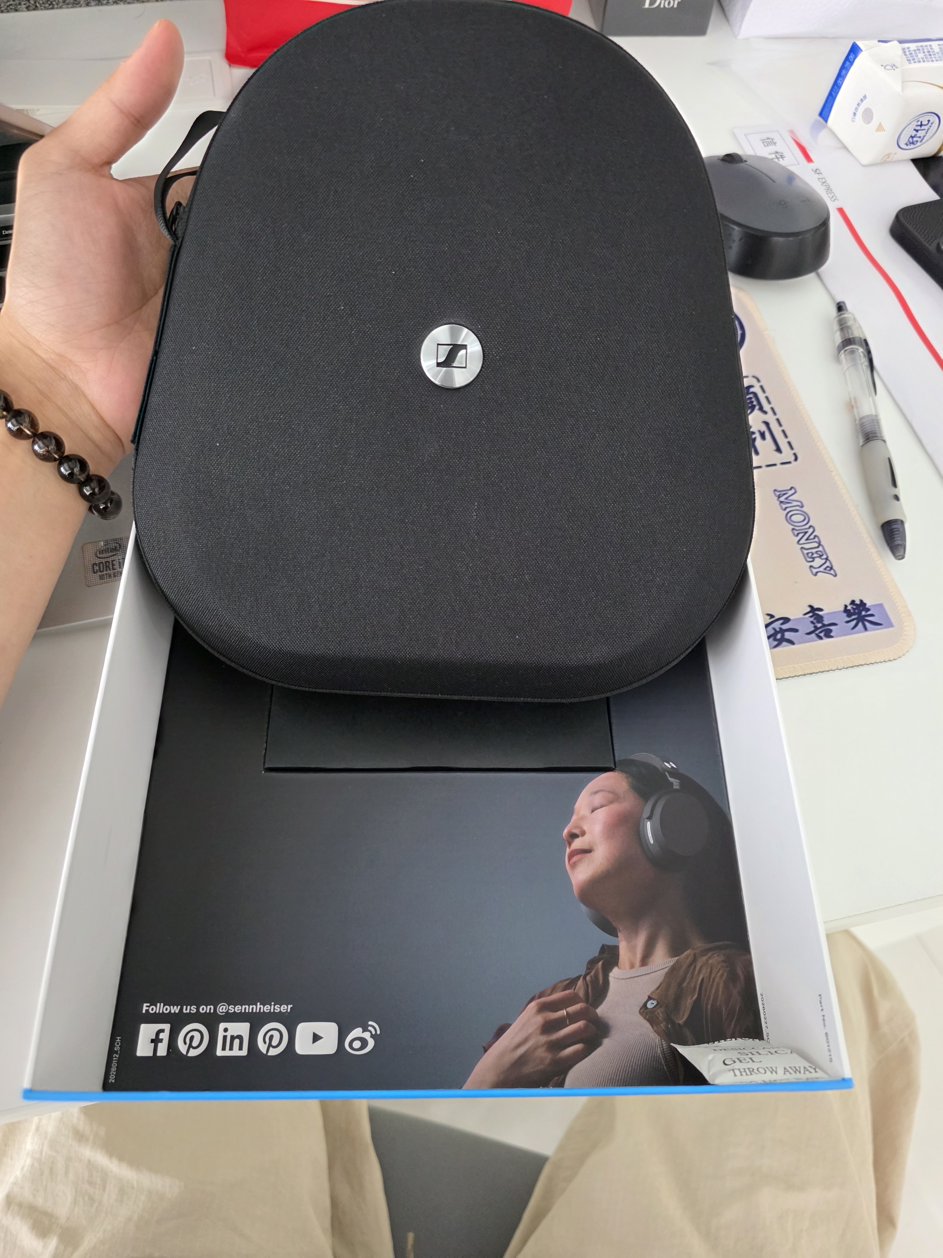 森海塞爾（Sennheiser）MOMENTUM5頭戴式藍(lán)牙耳機(jī)真無(wú)線(xiàn)大饅頭五5生日畢業(yè)禮物品音樂(lè)主動(dòng)降噪電競(jìng)游戲耳機(jī)2026年重磅新品 【宋威龍同款】大饅頭5代-石墨黑+BTD700藍(lán)牙適配器 曬單實(shí)拍圖