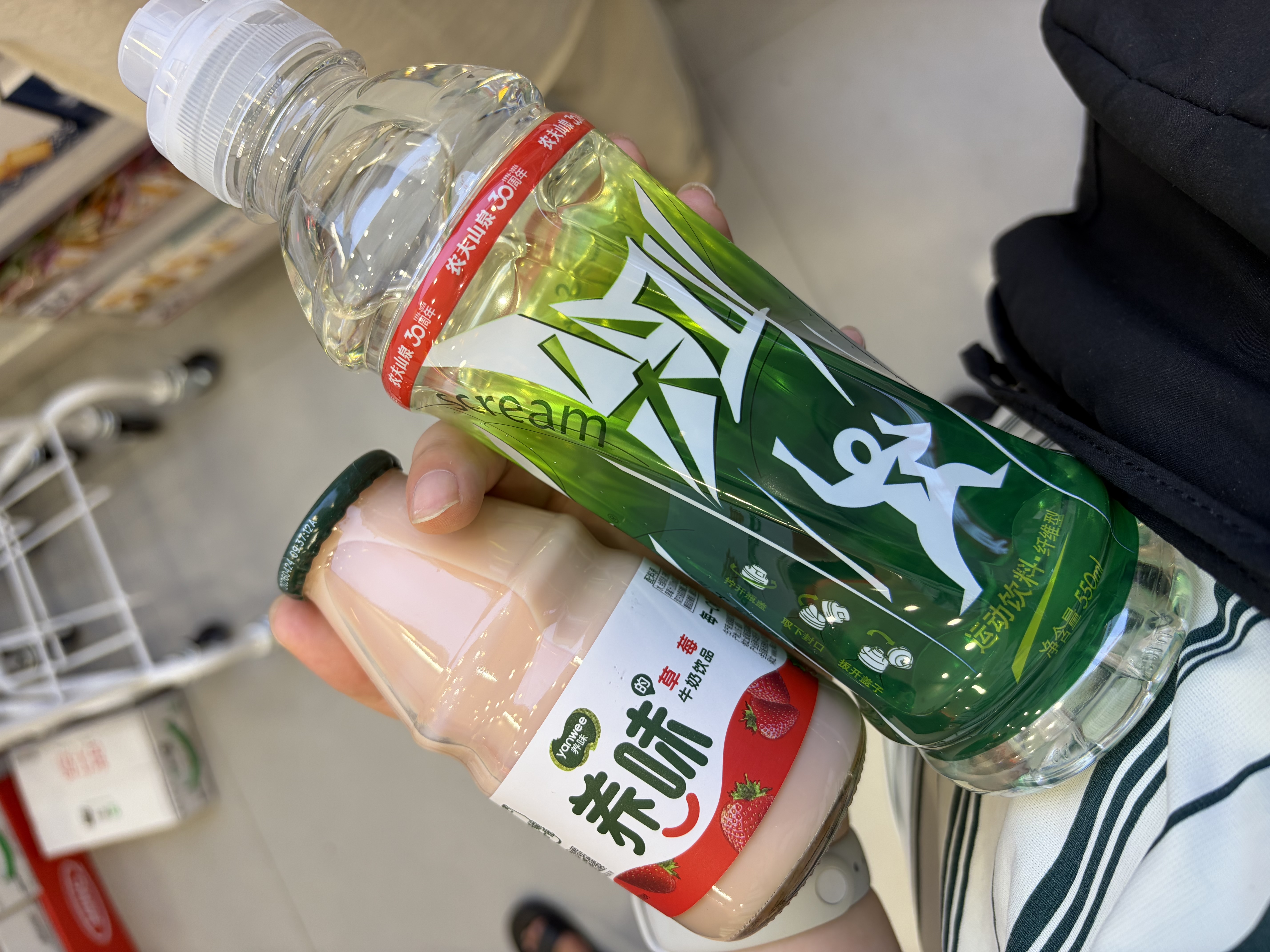 UR2026夏季新款女裝都市休閑趣味印花無袖圓領T恤衫UYU460032+ 米白 XL 曬單實拍圖