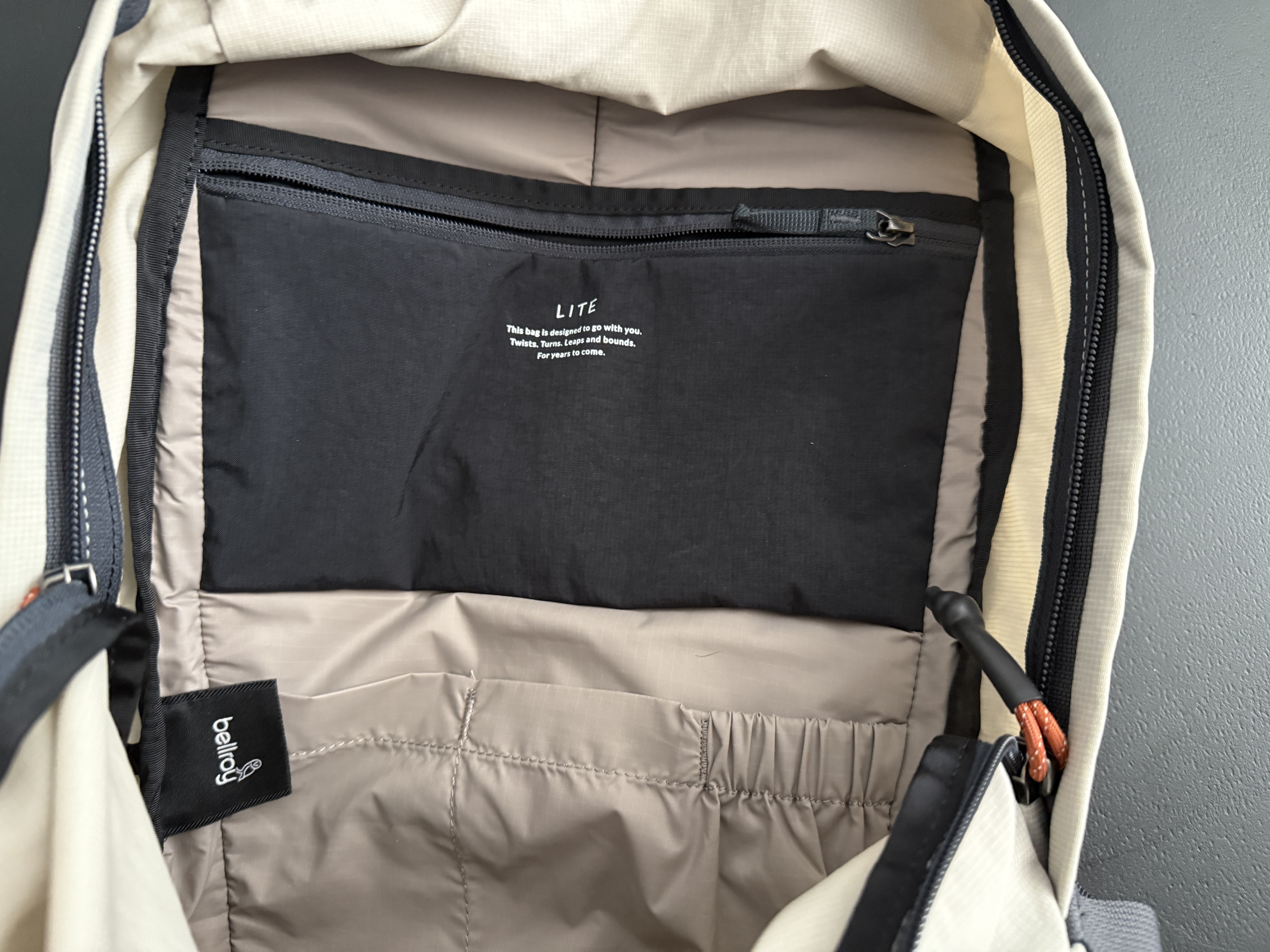 Bellroy澳洲 Lite Daypack 20L 輕量輕便雙肩包旅行背包 26年新色 月光白20L【熱銷(xiāo)】 曬單實(shí)拍圖