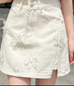 拉夏貝爾提臀牛仔短裙女夏季新款雙扣開叉立體花朵裝飾百搭半身裙 白色 L 曬單實拍圖