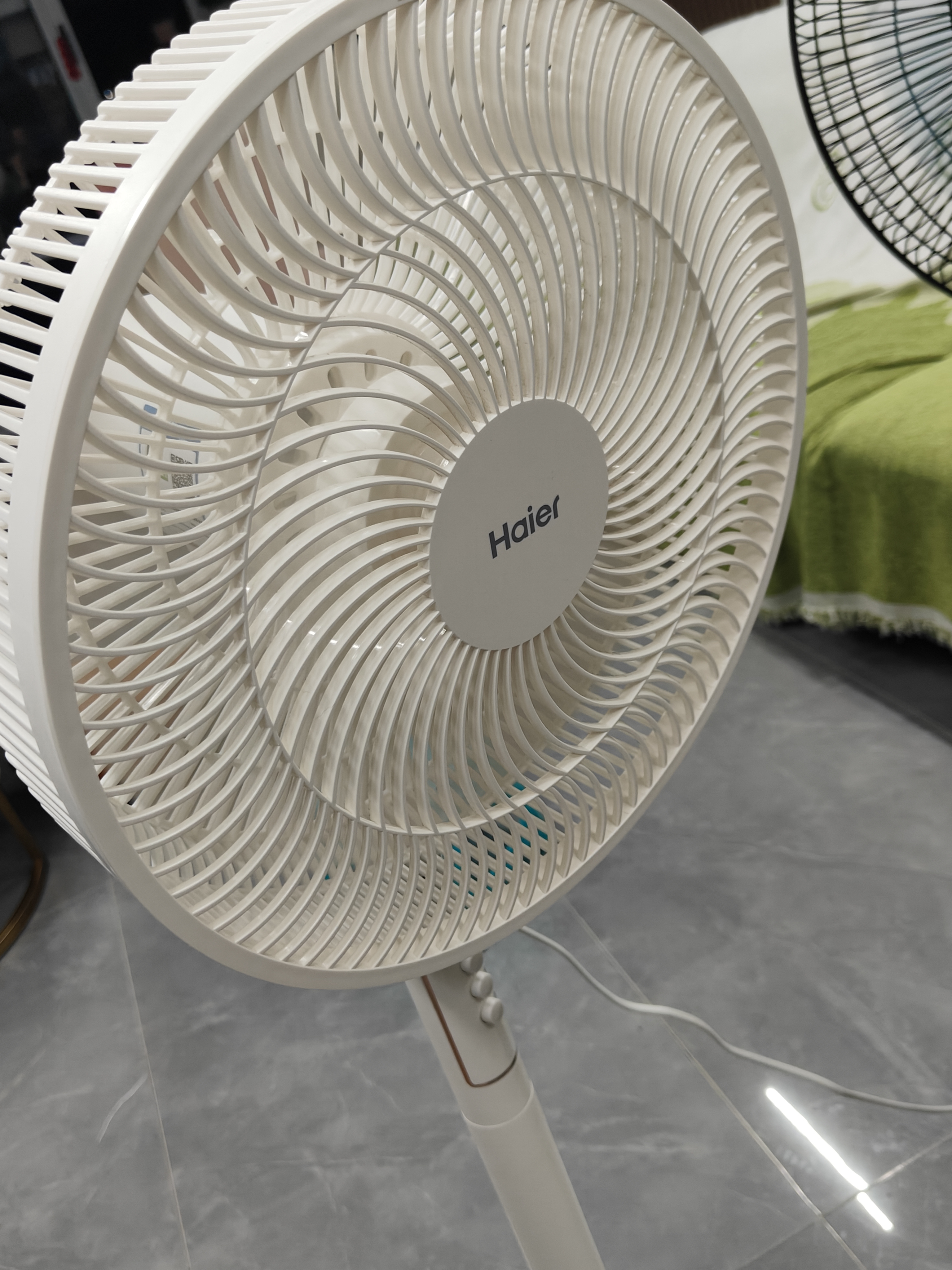 海爾（Haier）電風扇落地扇家用定時遙控風扇大風力臺扇立式節能搖頭穩固底盤電扇辦公臥室宿舍循環輕音七葉電扇 【30cm扇葉】機械款HFS-J3046B 曬單實拍圖