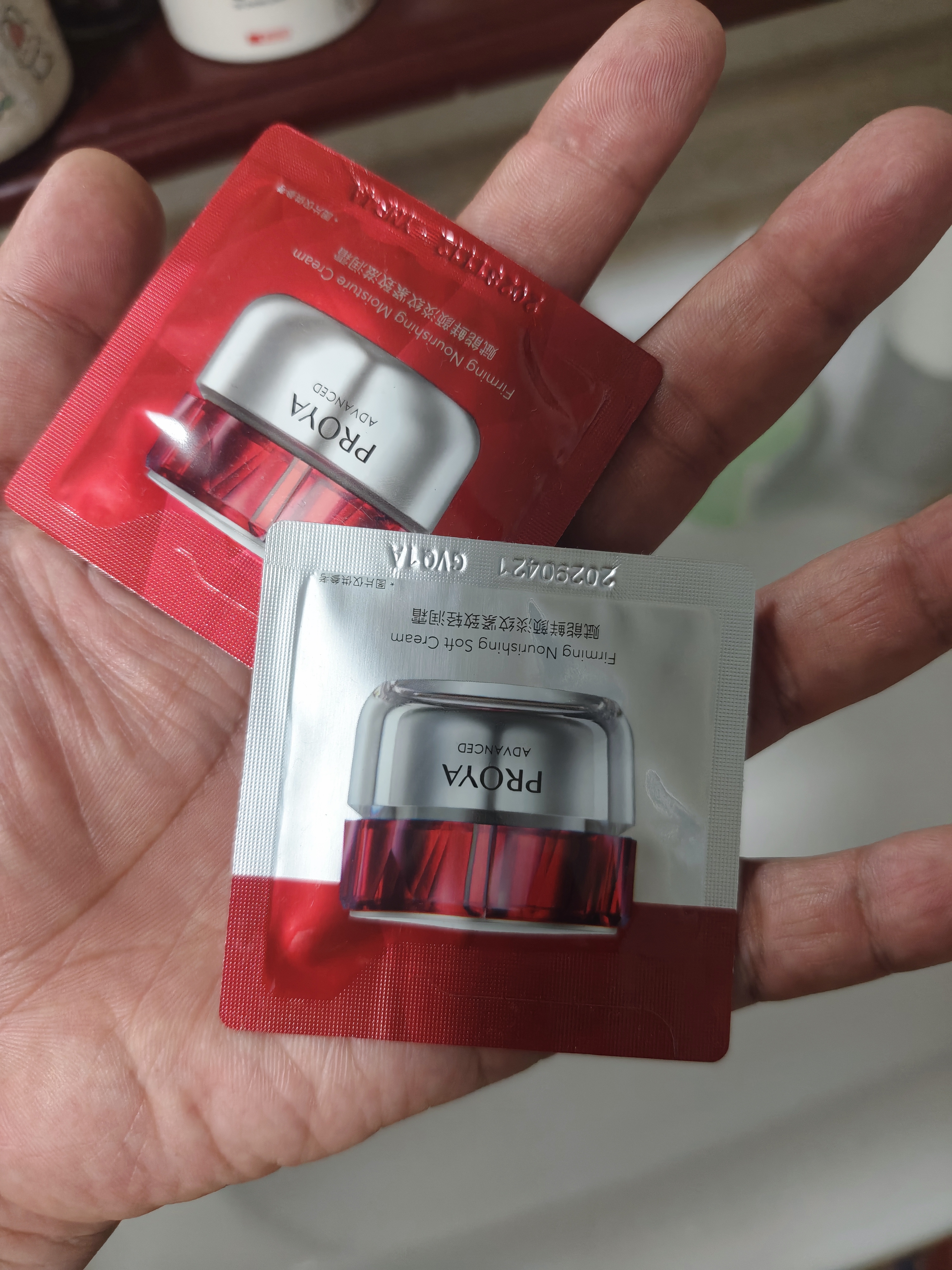 玉蘭油（OLAY）全新第六代超紅瓶面霜滋潤混干皮抗皺緊致修護保濕護膚品七夕禮物 曬單實拍圖