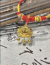 中國黃金（CHINA GOLD）平安鎖黃金吊墜男女足金長命鎖項鏈掛墜情人節送生日禮物嬰兒寶寶 【京速達】平安鎖吊墜+4金珠【紅繩】約1.9g 曬單實拍圖
