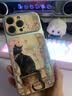 筱旺梅花黑貓適用iPhone17Promax手機殼磁吸新中式國潮蘋果16plus創(chuàng)意個性日韓15Pro防摔14復古防摔13 【梅花黑貓】鈦金色-康寧殼小羊皮-XW8162 iPhone 16 Pro Max 曬單實拍圖