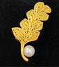 明牌珠寶足金黃金橄欖葉珍珠胸針?lè )比~贏(yíng)福擺件工藝品送禮AFC0706工費1000 足金胸花掛件 約7.31克 曬單實(shí)拍圖