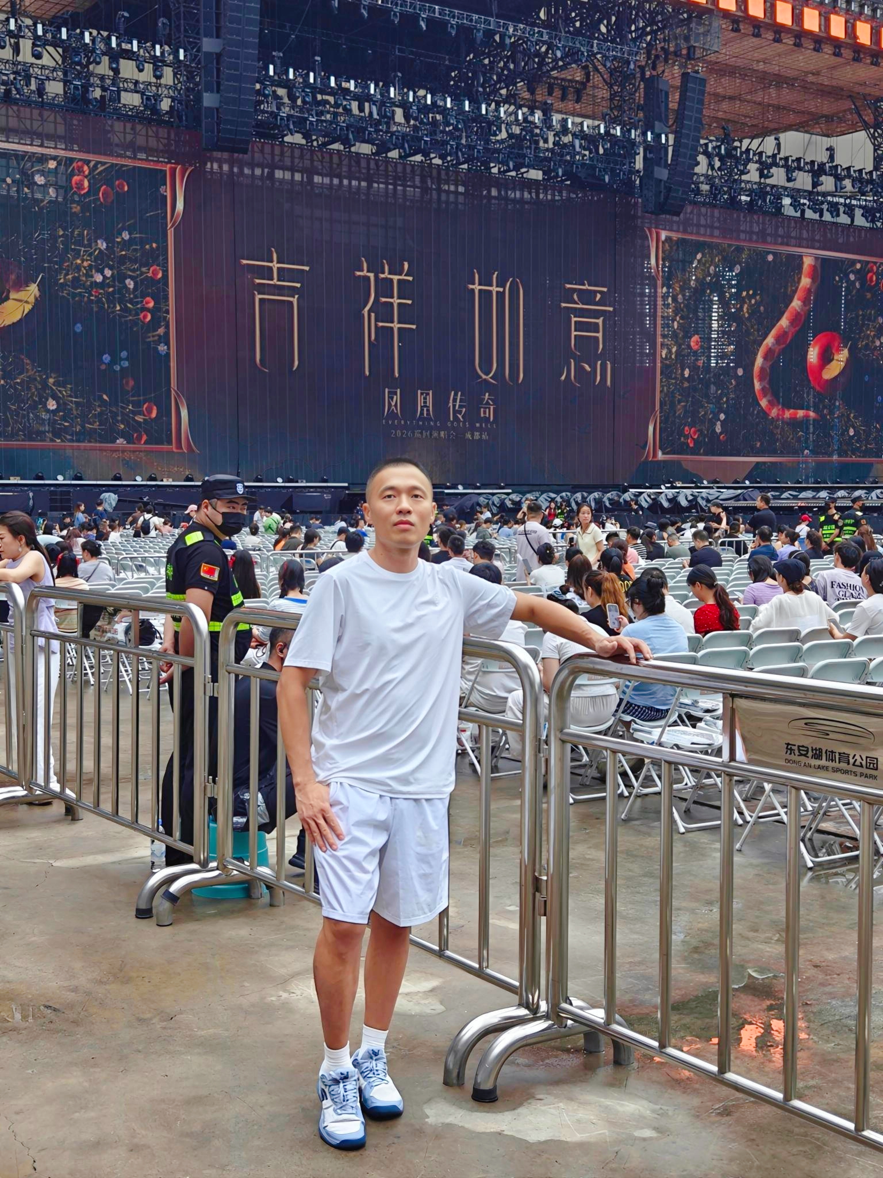lululemon丨Metal Vent Tech? 男士運(yùn)動短袖 T 恤 LM3FG2S 淺象牙白/頑趣卡其 L 曬單實(shí)拍圖