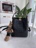 CALWAN KEODH水桶包包女包大容量小眾百搭通勤斜挎包生日禮物送女友老婆 【黑色】品牌輕奢時(shí)尚手提編織實(shí)用走心女生閨蜜 曬單實(shí)拍圖