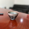 閩茶府 建盞茶杯茶具陶瓷水杯茶盞斂口品杯 陳國(guó)飛銀毫松影束口品茗杯 建窯天目窯變保溫杯茶道主人杯禮品 松影束口8cmx7cm 曬單實(shí)拍圖