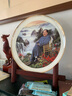 VAKADA毛主席畫(huà)像擺件辦公室客廳展示柜裝飾毛爺爺瓷盤(pán)紀念品景德鎮陶瓷 直徑35厘米 紅太陽(yáng)金邊+龍架 曬單實(shí)拍圖