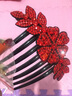 樂(lè )瑪發(fā)飾鑲鉆水鉆花朵盤(pán)發(fā)發(fā)梳水鉆皮質(zhì)插梳韓版發(fā)夾時(shí)尚丸子頭頭飾國 大紅 曬單實(shí)拍圖