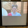 麗虹（ IHONG）地拉幕布投影幕布電動(dòng)地升幕布玻纖金屬菲涅爾抗光免安裝家用可移動(dòng)升降地拉式投影幕布 4K白塑地拉幕-手動(dòng) 72英寸（全面屏） 曬單實(shí)拍圖