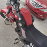適用于豪爵dks150摩托車(chē)油箱套DKS油箱皮套HJ150-21加厚油箱包 黑紅搭配帶側帶標志1 曬單實(shí)拍圖