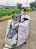 浪漫美西兒童親子款電動(dòng)車(chē)擋風(fēng)被冬季全包加絨加厚防水電瓶摩托保暖防風(fēng)罩 粉底幸運兔【親子全包裹大空間+全反光護肩+卡扣】 曬單實(shí)拍圖
