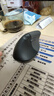 羅技（Logitech）Lift無(wú)線(xiàn)藍牙鼠標 人體工學(xué)設計低噪點(diǎn)擊 自定義按鍵多設備切換 立式中小手男女通用左撇子鼠標 Lift黑色 左手專(zhuān)用版 曬單實(shí)拍圖