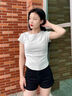 嫻柔不規(guī)則正肩短袖t恤女夏設(shè)計感弧形下擺抽褶辣妹緊身短款女裝上衣 白花灰【褶皺款】 卡碼拍大 XL 【110-120斤】 曬單實拍圖