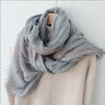 啄木鳥(niǎo)百搭褶皺純色春秋日系棉麻手感圍巾絲巾女文藝秋披肩韓版圍脖 淺灰 曬單實(shí)拍圖