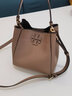 托里.伯奇（TORY BURCH） 女包McGraw Buckrt系類(lèi)女士水桶單肩手提包TB女包小號 焦糖色74956 227 曬單實(shí)拍圖