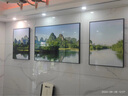 靈俞客廳裝飾畫(huà)沙發(fā)背景墻掛畫(huà)現(xiàn)代輕奢大氣山水三聯(lián)畫(huà)自然風(fēng)景壁畫(huà) R款桂林山水 邊50*70中間100*70 (適合3米沙發(fā) 曬單實(shí)拍圖