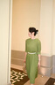迪圖優(yōu)雅知性氣質(zhì)連衣裙女2023春夏新款純色圓領(lǐng)飄逸收腰顯瘦百褶裙子 綠色 M 曬單實(shí)拍圖