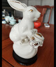 一匹駿馬陶瓷小兔子擺件藝術(shù)工藝品白黃紅色瓷器玉兔擺件高檔可愛(ài)客廳酒柜 小號  錢(qián)袋兔 - 白瓷描金款 曬單實(shí)拍圖