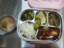 沃德百惠（WORTHBUY）食品級304不銹鋼保溫飯盒兒童小學(xué)生專用分格便當(dāng)餐盒上班族餐盤 粉色5格+湯杯+袋子+餐具+湯碗 曬單實(shí)拍圖