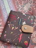 稻草人卡包女新款迷你小巧大容量卡套20個(gè)卡位卡通印花搭扣零錢(qián)包防消磁 深棕色-小款20卡位 曬單實(shí)拍圖