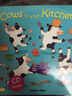 Cows in the Kitchen, Book with CD (Classic Books with Holes)  廚房里的牛兒們(書(shū)+CD) 英文原版 曬單實(shí)拍圖
