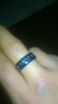龍騎士 時(shí)尚潮男炫酷碳纖維戒指日韓版黑色個(gè)性食指指環(huán)學(xué)生霸氣尾戒 星際藍色（男偏中號周長(cháng)約60MM） 曬單實(shí)拍圖