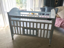 斯達露娜嬰兒床拼接歐式雙層實(shí)木童bb環(huán)保寶寶帶儲物大尺寸 （藍色全套）床+床墊+10件床品 曬單實(shí)拍圖