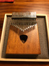 AUVV1惟一17音全單板卡林巴拇指琴便攜樂(lè )器手指鋼琴簡(jiǎn)母子琴兒童成人 桃花芯全單原木色 曬單實(shí)拍圖