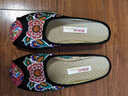 娟的絹 老北京布鞋民族風(fēng)繡花拖鞋女 居家坡跟包頭鞋子 1123-91 黑色 39 曬單實(shí)拍圖