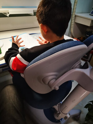 得力儿童学习桌怎么样？用了三个月疯掉了？