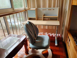 坐得正儿童学习桌怎么样，小心忽悠，不要被表象迷惑！