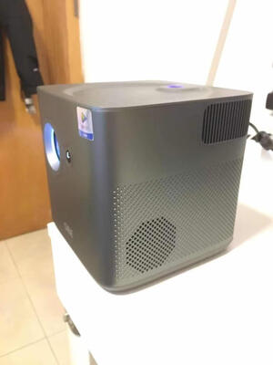 真实分享：坚果J7S和大眼橙小黄人投影仪H1哪个好？优缺点曝光