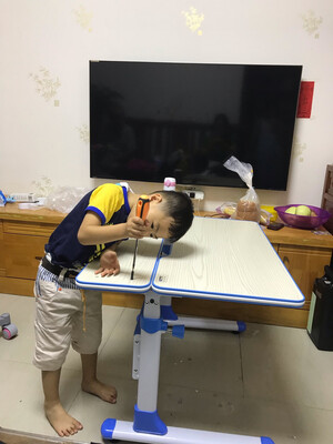 坐得正儿童学习桌怎么样，小心忽悠，不要被表象迷惑！