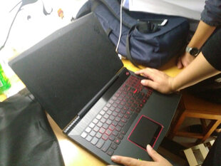 联想(Lenovo)拯救者R720 15.6英寸游戏笔记本