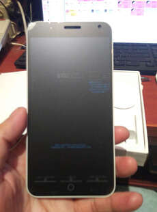 什么打电话拨号会黑屏?按电源键也无法亮屏。