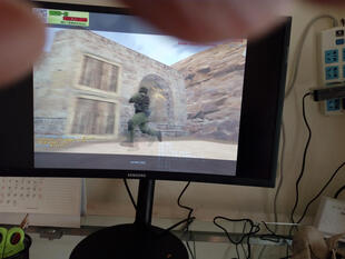 龙骑士 23.5英寸144Hz刷新曲面高清量子点 吃