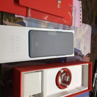全方位评测一加8和iPhone 9哪个好？配置区别是