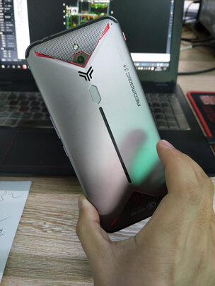 入手体验努比亚红魔5G怎么样呢？优缺点评测评价