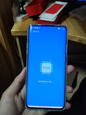 全方位评测一加8和iPhone 9哪个好？配置区别是