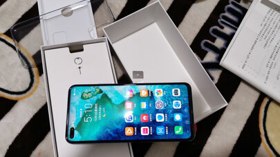 打听了解一下荣耀30和苹果iPhone12区别哪个好？差别大不大