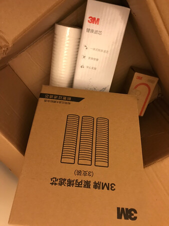 三只装的价格更优惠啦，三只*元，还不错，需要更换的更频繁点，师傅上门安装，免费的，服务更好，信任京东，无论是物流还是售前，售后，嗯很给力，已经是京东高级会员了，值得信赖，以后会继续回购，希望多点活动