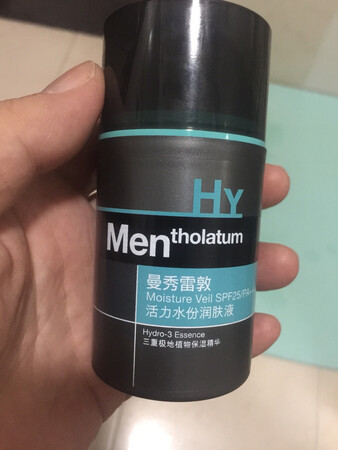 产品包装：完整
适合肤质：中性
使用感受：清爽
吸收效果：好