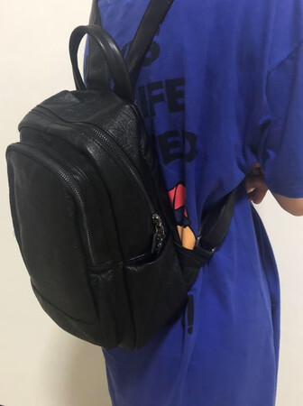 背着还不错，背着挺舒服的，质量也很好，价格也不贵。