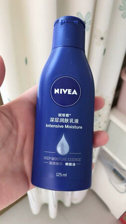 这个身体乳是真好用，便宜又好使，不错不错