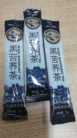 很喜欢这样的包装，大包里面是独立的7g小包装，家里放一些，办公室放一些，背包里放一些，随时随地都能喝到暖暖的苦荞茶。第一次买，感觉很棒，还会再买的。