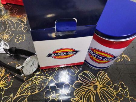 外形外观：外观还不错
精准程度：精准一般，还可以接受
工艺品质：表带太厚，佩戴不是很舒适