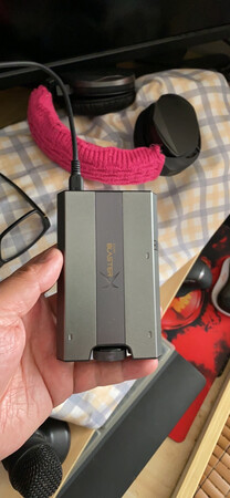 音质效果：自己研究了好几天，最好还是选择了创新，果然没有失望。玩游戏听音乐提升了好几个档次，小东西性能足。
兼容性能：换了笔记本和台式机，驱动兼容性好，便于安装使用。
稳定性能：没问题
产品包装：包装上给点意见吧，主要不是外包装而是产拍外壳塑料感浓重，不嫌档次同时没有金属外壳散热好。
外形外观：外形可以，有点像我之前买过的索尼耳放，所以媳妇没看出来我有败家了。