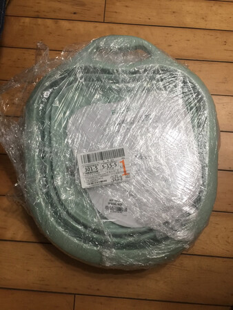 双十一的活动之下，11号下午下的单，12号上午就到了，就问你服不服，反正我是服了！安装很容易，就是不知道媳妇会常用这个折叠功能吗？估计很快就不会折叠了。体积挺大的，适合我的大脚板。水也能放挺深的。还是比较满意。塑料也没有什么异味，折叠处的胶也比较柔软，希望能用得比较久吧！